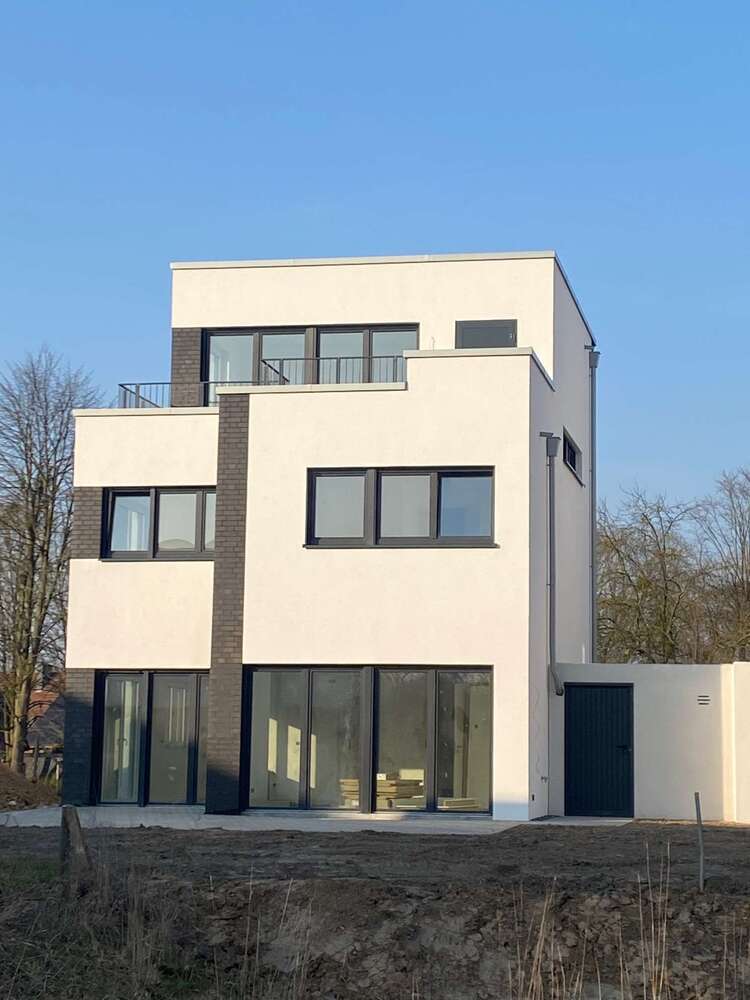 Haus zum Kaufen in Duisburg 1.183.000 € 199 m²