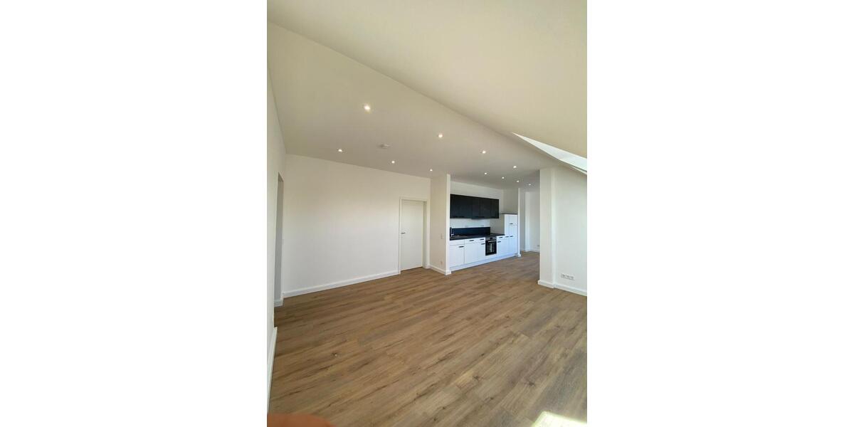 Tolle Dachgeschoss-Wohnung inkl. Terrasse und Einbauküche 3.5 zimmer