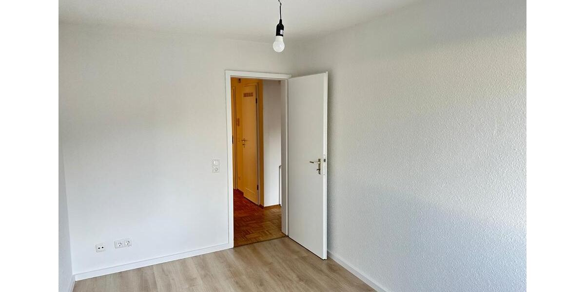 HELL UND FREUNDLICHE 4,5 ZIMMER WOHNUNG | MIT BALKON UND GÄSTE-WC | GEMÜTLICHER PARKETTBODEN 4.5 zimmer