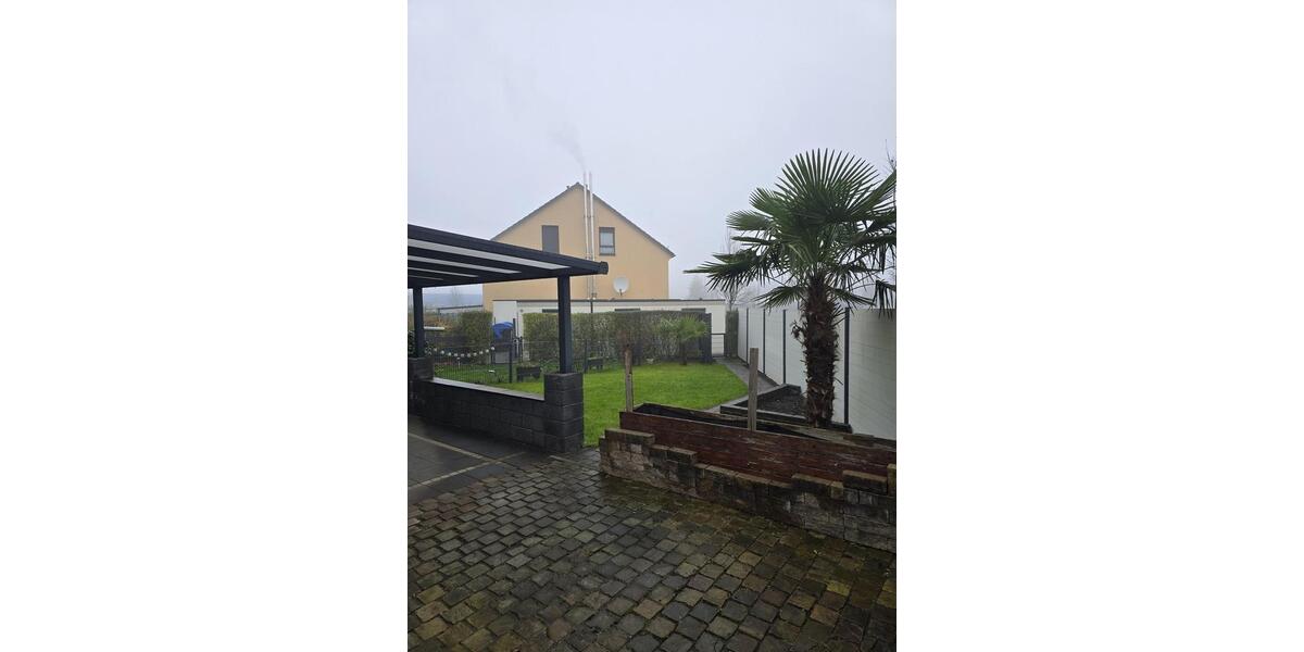 Modernes Reihenendhaus nebst 2 Garagen, Küche, Garten 4 zimmer