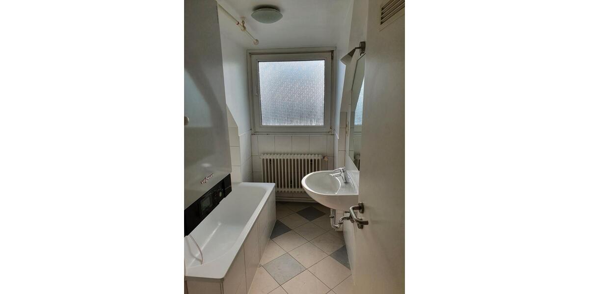 Dachgeschoßwohnung Essen Huttrop - 3 Zimmer, 67 m&sup2;, 109.000&euro; | Angebot:27446984