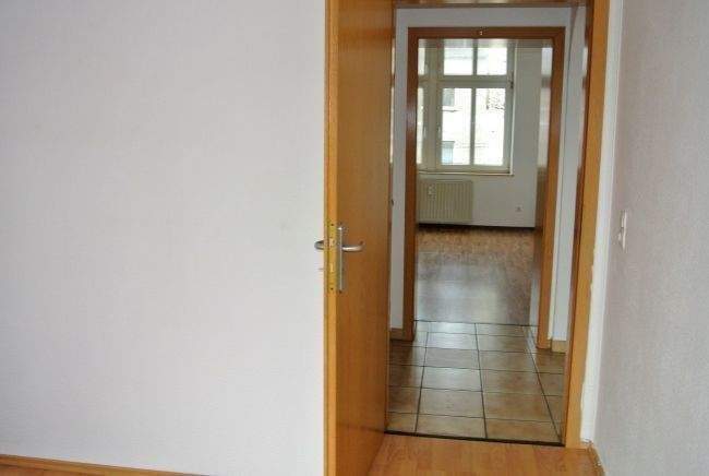 Im massiven beliebten Altbau werden Drei-Wohnungen zur Vermietung angeboten 3 zimmer