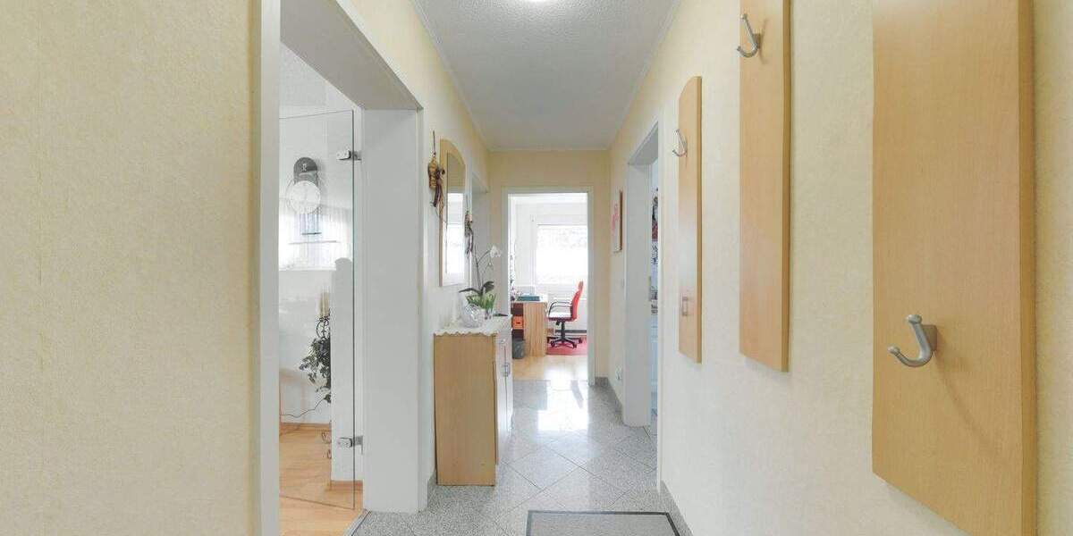 Etagenwohnung Essen Burgaltendorf - 4 Zimmer, 83 m&sup2;, 175.000&euro; | Angebot:24859568