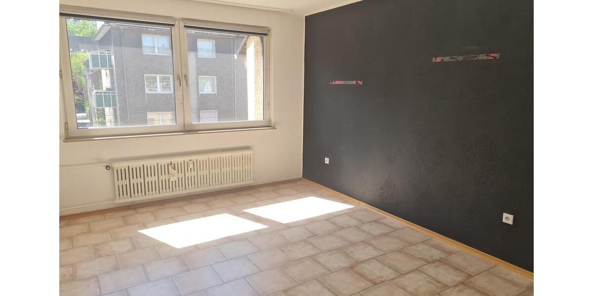 4-Zimmer-Wohnung im 2. OG mit Balkon zu vermieten! 1 Nettokaltmiete frei (2. Monat) 4 zimmer