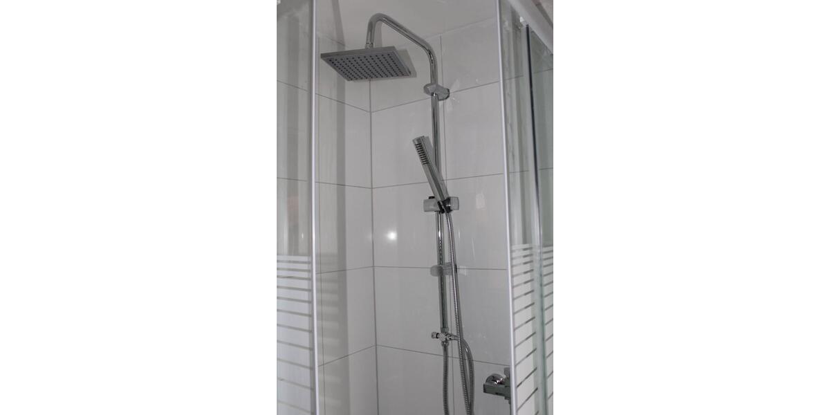 Frisch Renovierte 2 Zimmer Wohnung ab Sofort 2 zimmer