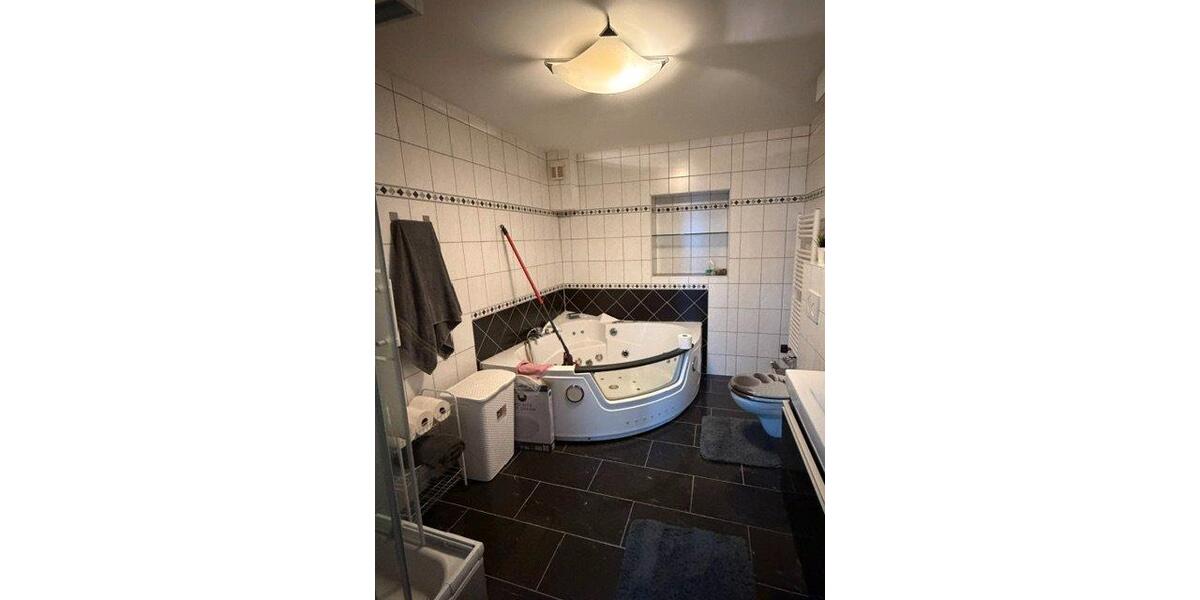 Etagenwohnung Moers Rheinkamp - 4 Zimmer, 120 m&sup2;, 1.300&euro; | Angebot:26424047