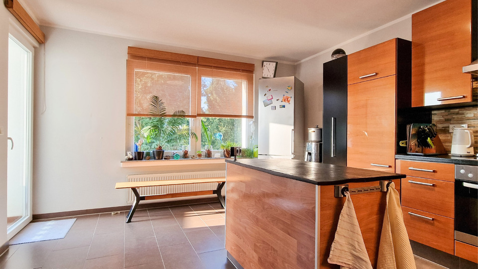 Helle Obergeschosswohnung mit zwei Balkonen in Hösel 2 zimmer