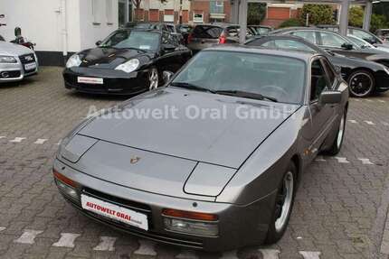 Porsche 944