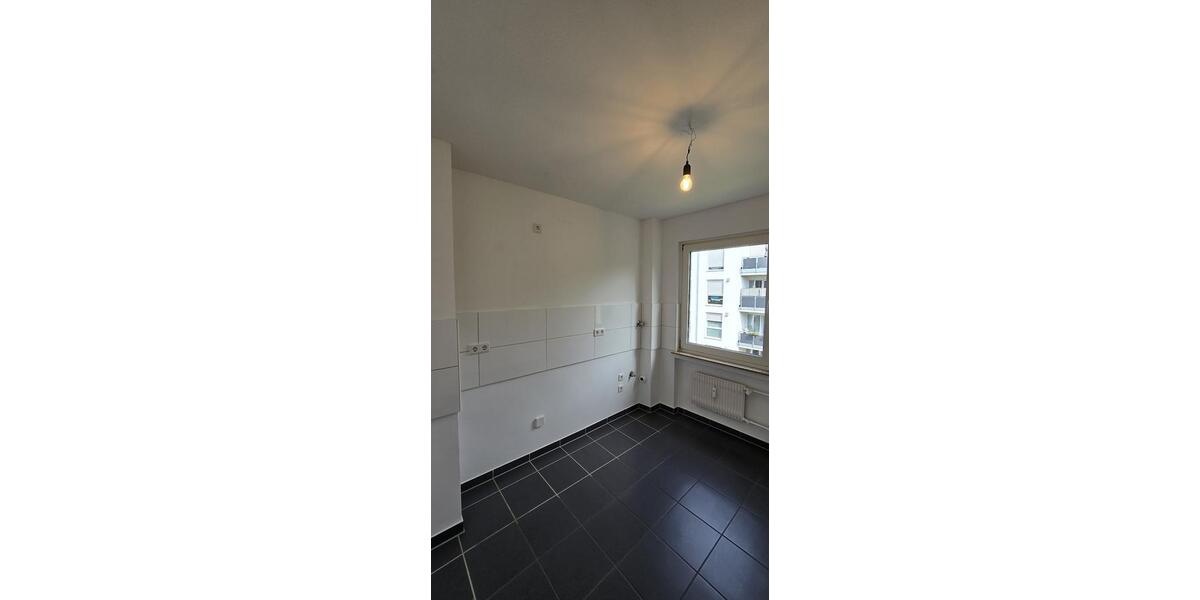 Sehr schöne renoverte 3 Zimmer Wohnung mit Balkon in Oberhausen zu vermieten 3 zimmer