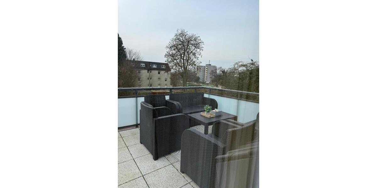 Helle Dachgeschosswohnung mit großem Balkon 2 zimmer