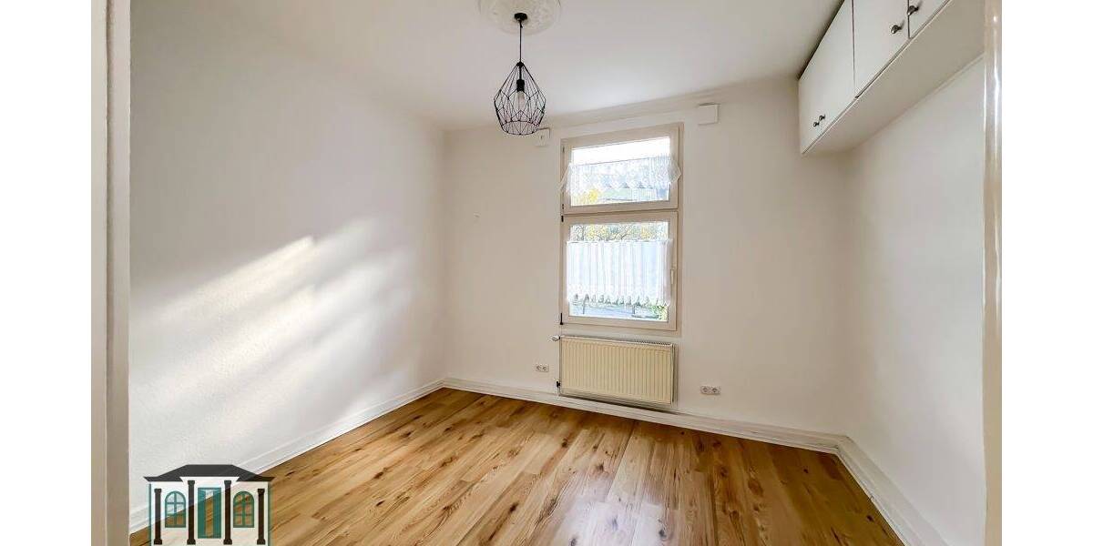 Denkmalschutz trifft Investitionschance: Dreiparteienhaus mit Entwicklungspotenzial 1 zimmer