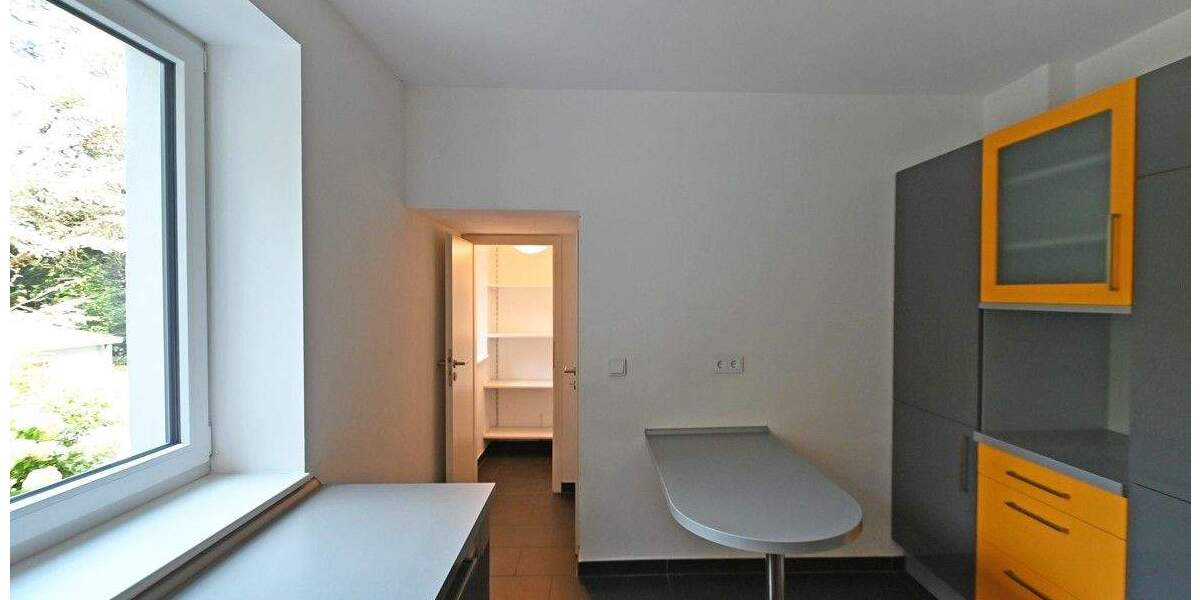 Höseler Familien-Herzstück! Restauriertes, freistehendes 30er-Jahre-Haus mit tollem Garten 8 zimmer