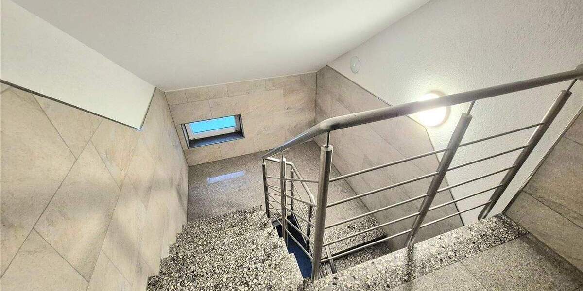 Attraktives Investorenobjekt: Wohn- und Geschäftshaus mit 15 Einheiten, Büro & Restaurant 4 zimmer