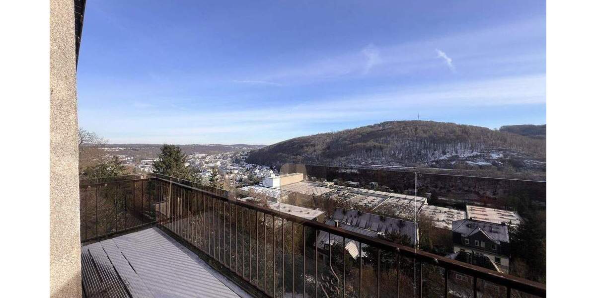 3-Zimmer-DG-Wohnung in Gevelsberg mit Balkon und fantastischer Aussicht 3 zimmer