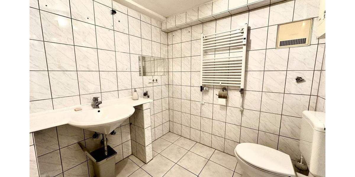 3-Zimmer-Altbau mit Terrasse und Privatzugang 3 zimmer