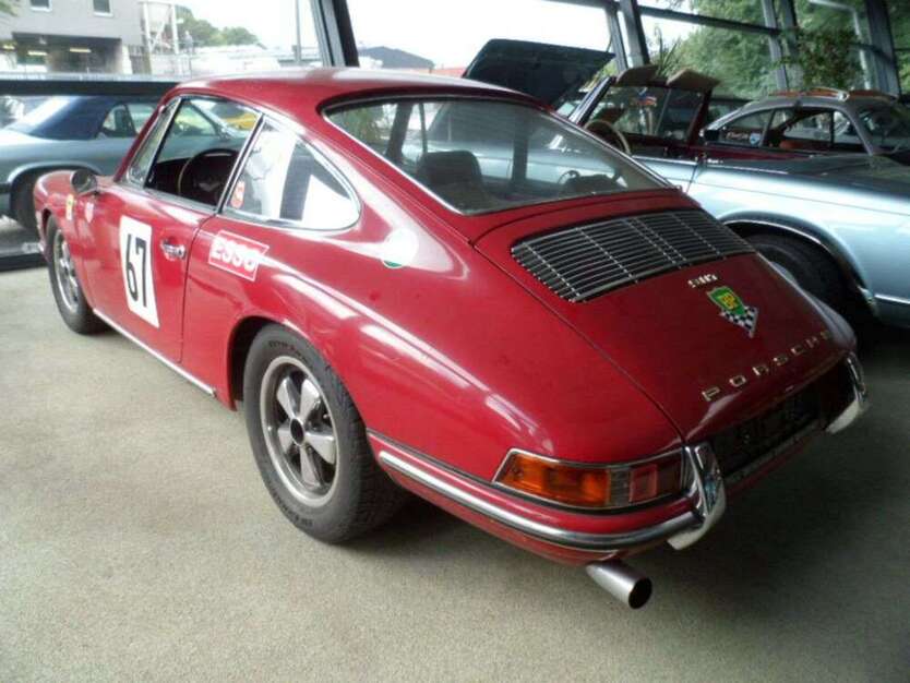 911