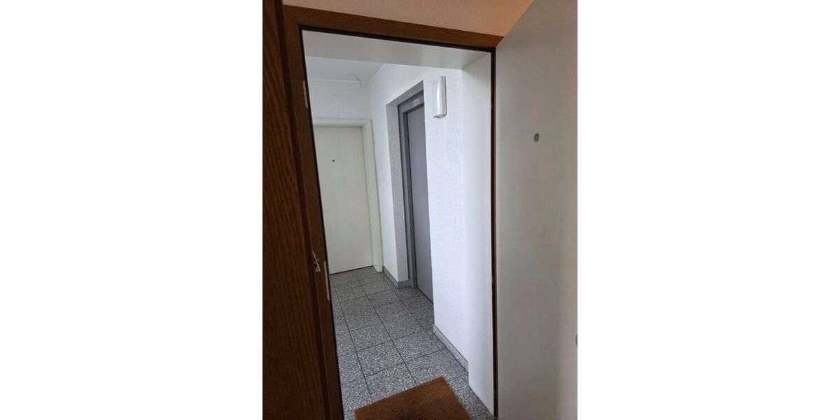 Renovierte 2,5 Zimer-Wohnung mit Aufzug, Balkonkraftwerk, Video-Sprechanlage, Garage (Warmmiete: 1.040 + 100 Garage) - Etagenwohnung Duisburg Meiderich | Angebot:27473556