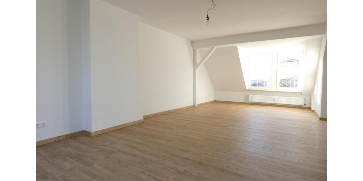 Dachgeschoßwohnung Essen Stadtbezirk III - 3 Zimmer, 67 m&sup2;, 699&euro; | Angebot:25170096