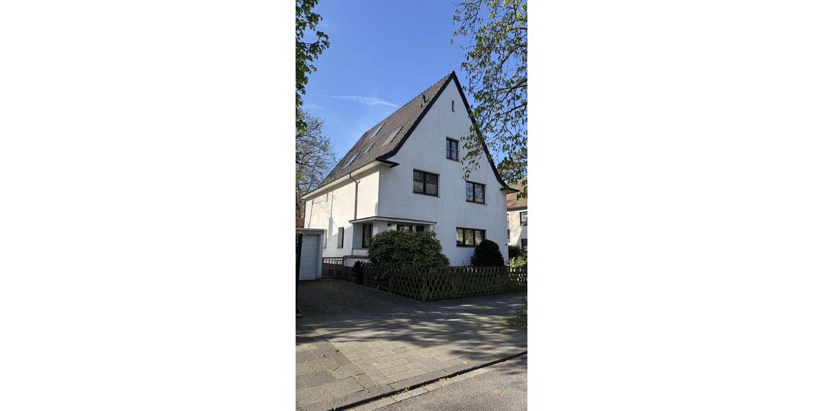 Dachgeschoßwohnung Duisburg Duisburg-Mitte - 4 Zimmer, 93 m&sup2;, 830&euro; | Angebot:26060436