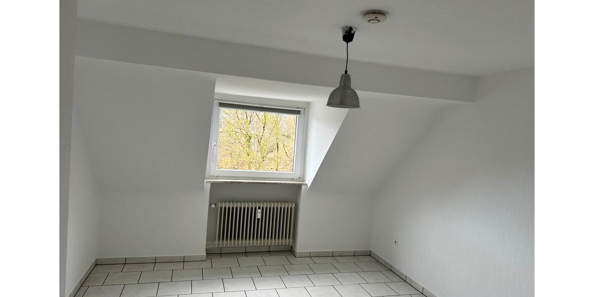 Dachgeschoßwohnung Essen Stadtbezirk V - 3.5 Zimmer, 81 m&sup2;, 807&euro; | Angebot:25805519