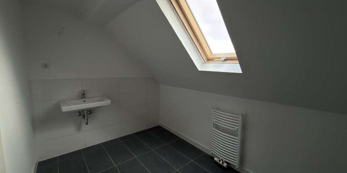 Exklusives Investment: Kernsaniertes Mehrfamilienhaus mit Balkon und Terrasse - Mehrfamilienhaus, Wohnhaus Gelsenkirchen Gelsenkirchen-West | Angebot:25751689