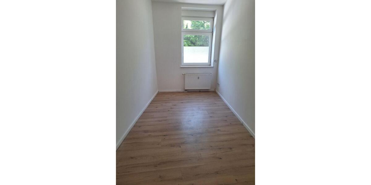 Provisionsfrei* Große 4-Zi-Wo, Gelsk Heßler, bezugsfrei, Erdgeschoß, Garage mgl. 4 zimmer