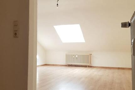 2 hübsche DG-Wohnungen zu verkaufen Preis pro Wohnung 3 zimmer