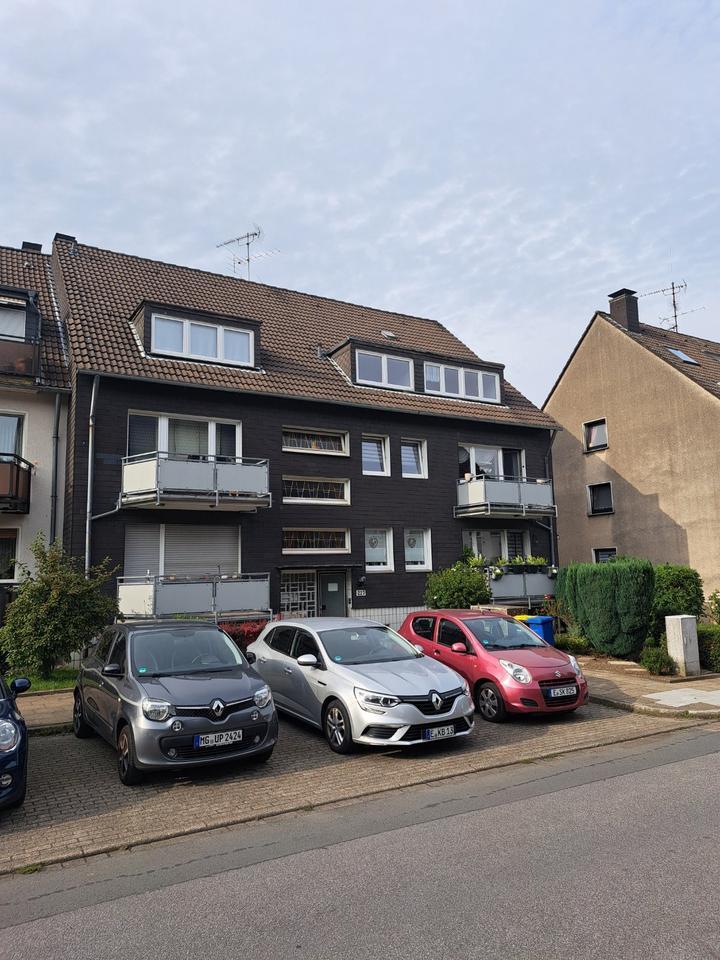 schöne ObergeschossWohnung mit Balkon