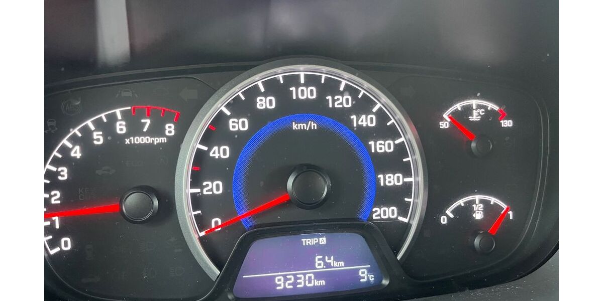 Hyundai i10 10.060 km 9.500 &euro; Mülheim 45476