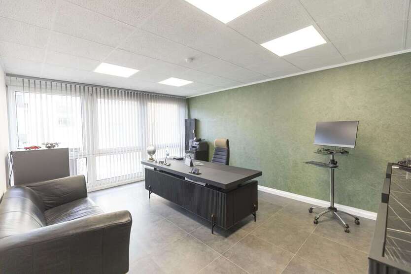 Büro in Neuss 1.435.500 € 1228.07 m²