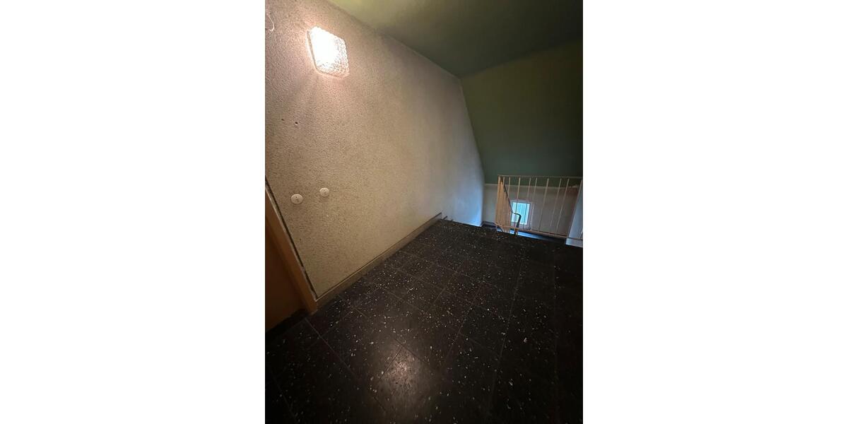 Dachgeschoßwohnung Essen Stadtbezirk V - 2.5 Zimmer, 56 m&sup2;, 400&euro; | Angebot:26636713