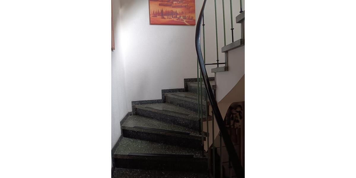 Wohnung etwa 90qm zu vermieten ab Mai 2026 2 zimmer