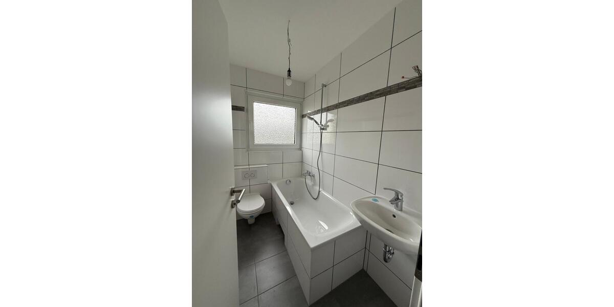 freie kompl. san. ETW 3 Raum KDB 1.OG Balkon 58,2 qm 6 FH E-Horst 3.5 zimmer