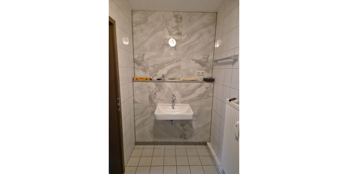 Renovierte 2,5 Zimer-Wohnung mit Aufzug, Balkonkraftwerk, Video-Sprechanlage, Garage (Warmmiete: 1.040 + 100 Garage) - Etagenwohnung Duisburg Meiderich | Angebot:27473556