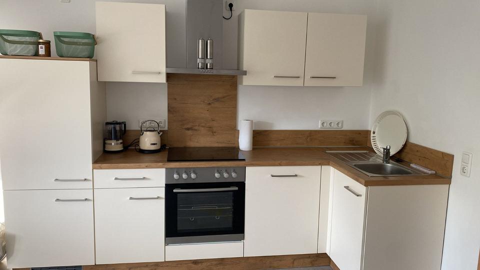 großzügige DG-Wohnung: 3 Zimmer plus Wohnküche, modernes Bad 3 zimmer