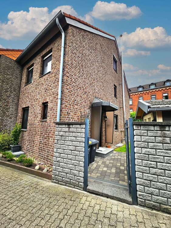 Haus zum Kaufen in Essen 339.000 € 104.99 m² 5.5 zimmer