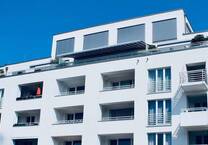 Modernisierte 2-Zimmerwohnung mit Balkon & Stellplatz in zentraler Lage - Objekt-Revitalisiert 2016