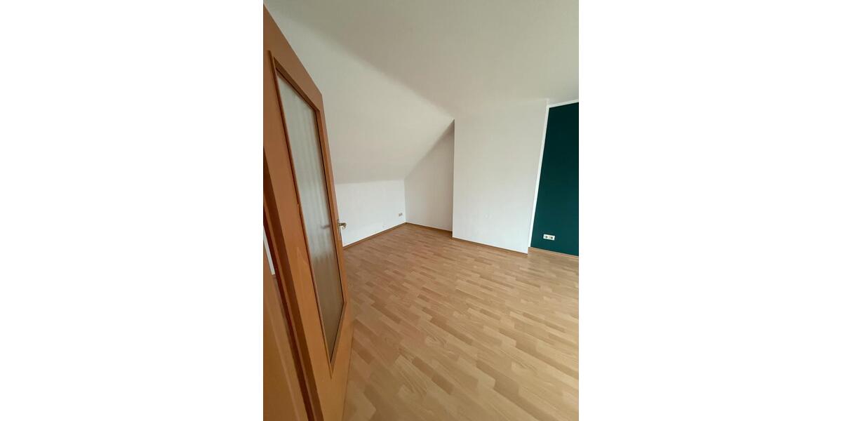 3-Zimmer-DG-Wohnung ca. 100 qm mit Balkon in Velbert 3 zimmer