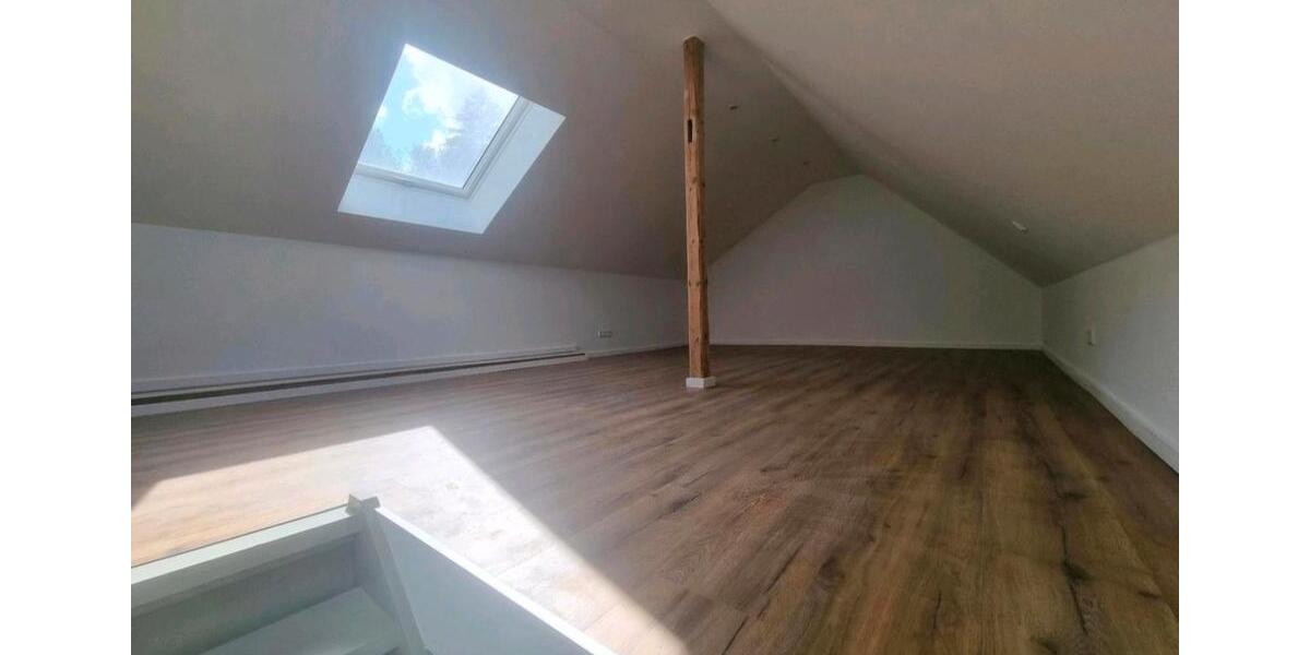 Dachgeschoßwohnung Wuppertal Lichtenplatz - 2 Zimmer, 80 m&sup2;, 870&euro; | Angebot:26483898