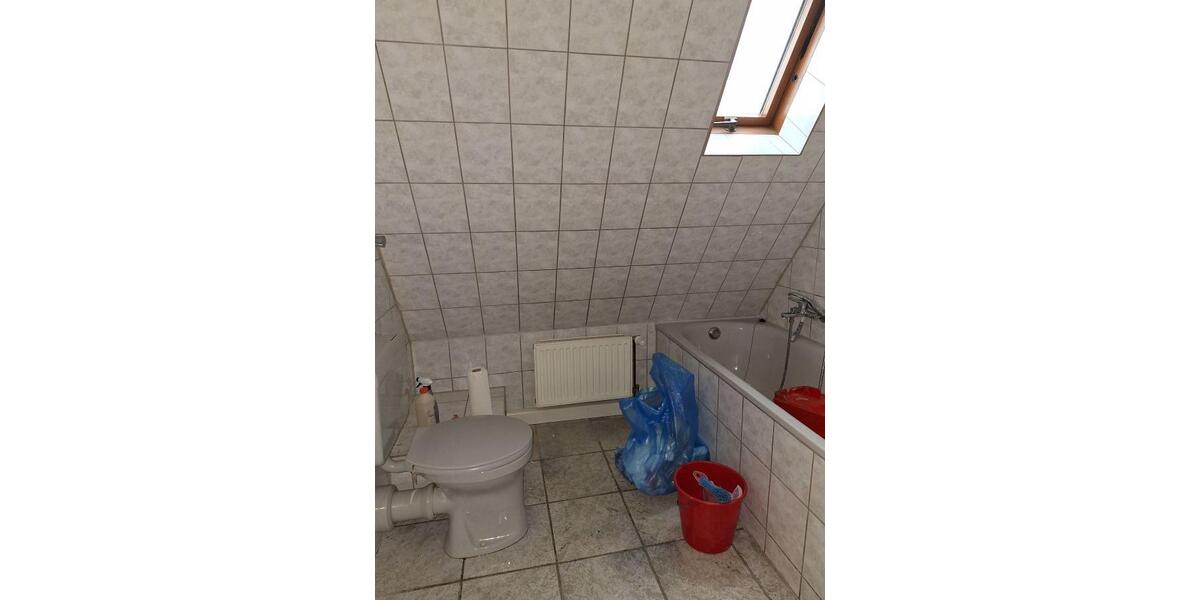 Provisionsfrei* Mit Gartenteil + Stellplatz! Gemütl. DG-Wo, sofort bezugsfrei! 2.5 zimmer