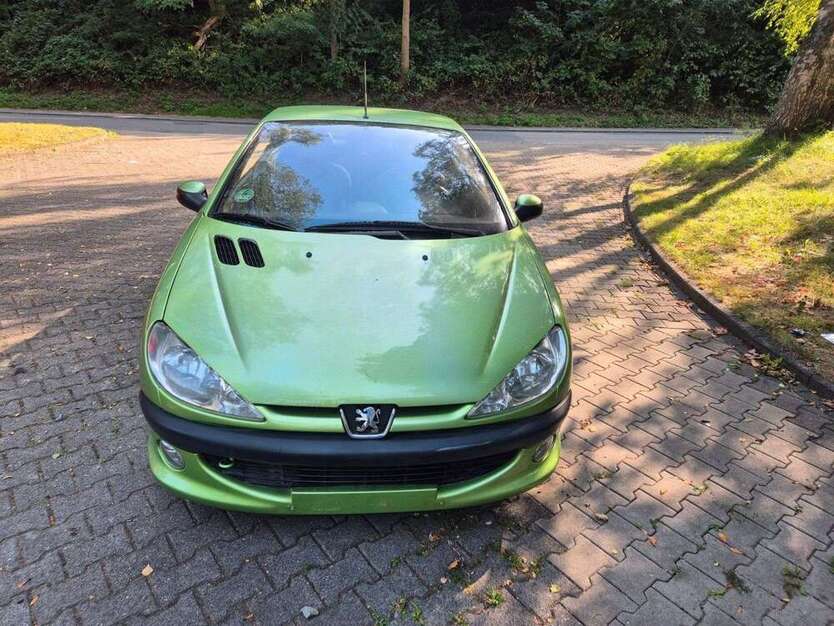 Peugeot 206 180.000 km 1.999 € Essen 45356