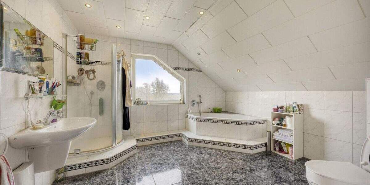 Etagenwohnung Castrop-Rauxel Frohlinde - 5 Zimmer, 176 m&sup2;, 340.000&euro; | Angebot:25680060