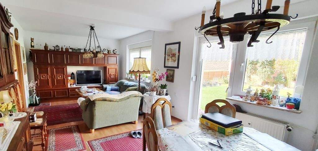 Attraktive Erdgeschosswohnung mit eigenem Garten und Garage! 3 zimmer