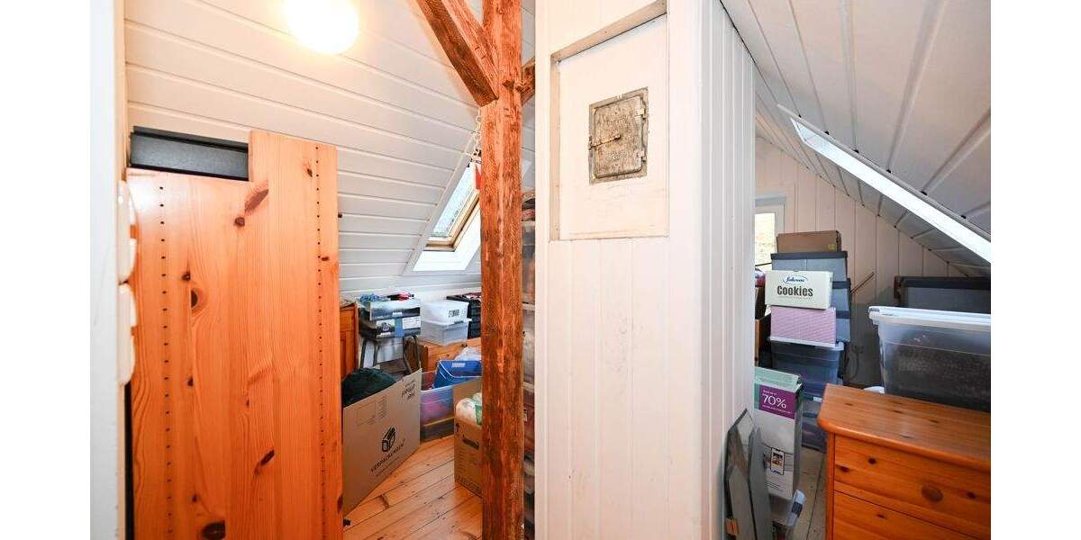 Bruchsteinhaus im Grünen: Gepflegtes Einfamilienhaus mit großem Grundstück in Niederbonsfeld 4 zimmer