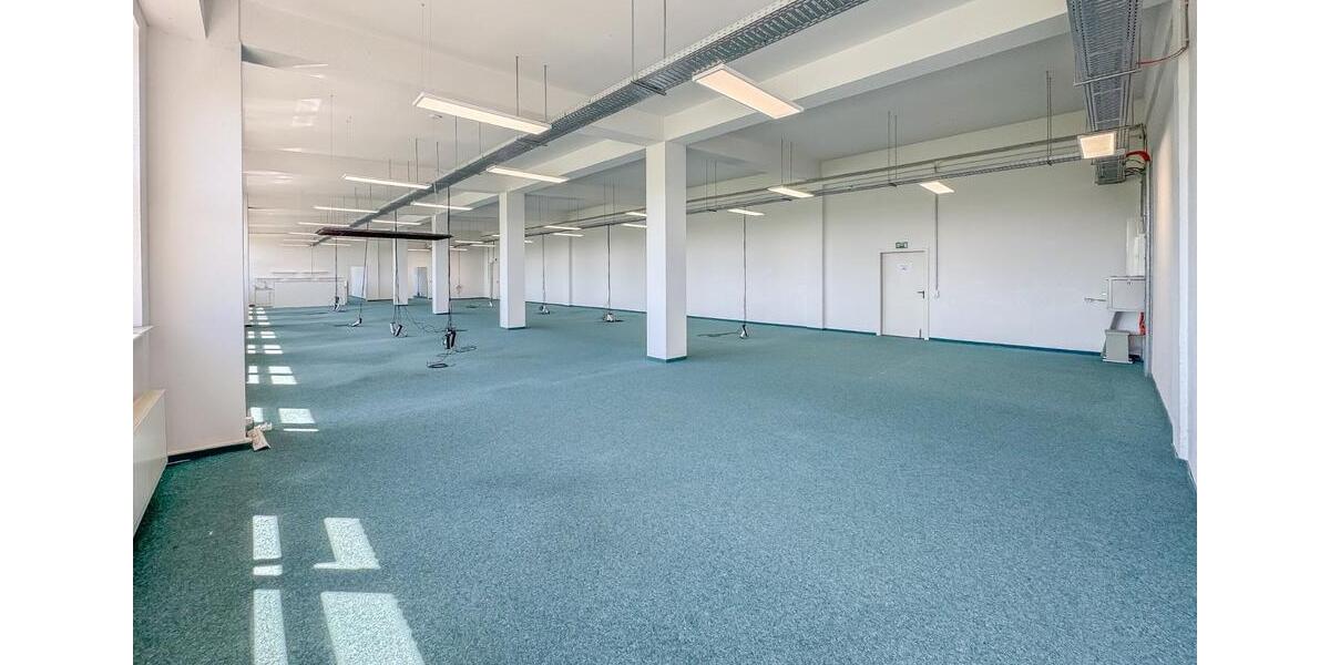 LAGER – 390 m² – LASTENAUFZUG – STELLPLÄTZE – BARRIEREFREI – SICHERHEITSDIENST – opt. BEHEIZT zimmer