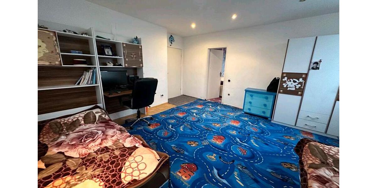 Eine 117 Quadratmeter große Wohnung steht zum Verkauf. 4 zimmer