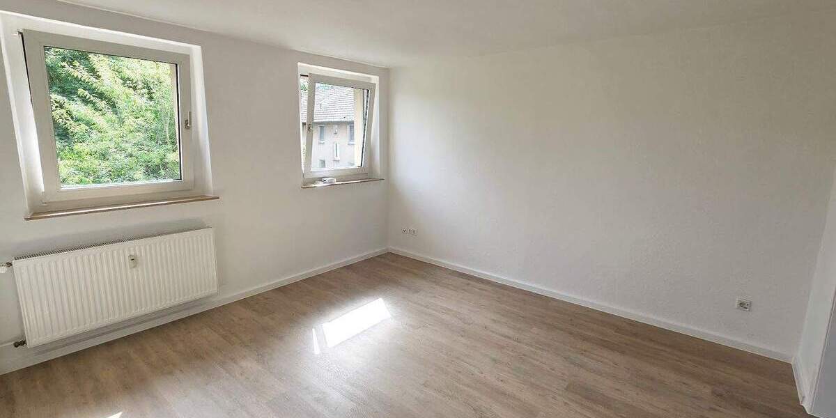 NEU*NEU*NEU!! Frisch RENOVIERTE 2-Zimmer-Wohnung mit neuem Tageslichtbad und Vinyldesign-Boden 2 zimmer