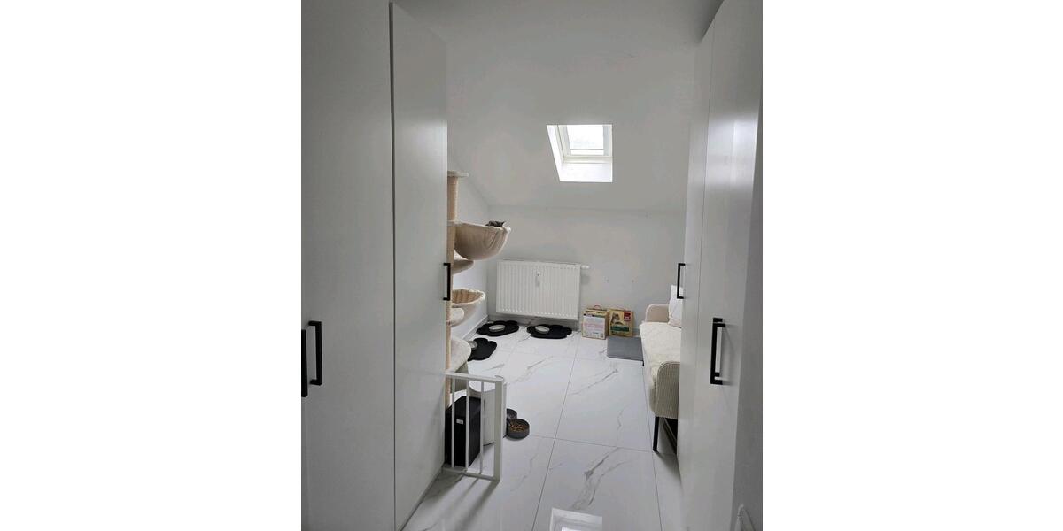 Dachgeschoßwohnung Duisburg Mittelmeiderich - 3.5 Zimmer, 85 m&sup2;, 1.350&euro; | Angebot:25287098