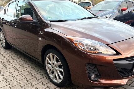 Mazda 3 93.210 km 8.800 &euro; Moers 47445
