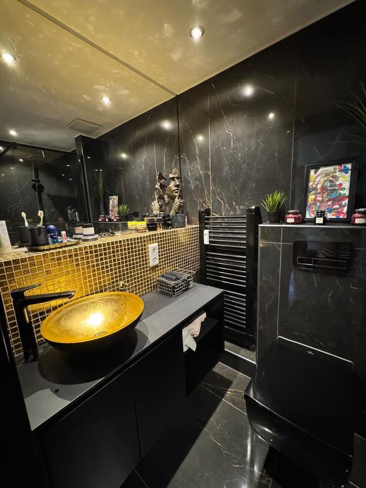 Luxuriöse EG Wohnung mit großem Garten in beliebter Lage zimmer